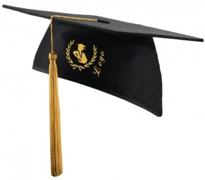 Stickerei LOGO Auf Doktorhut - Hauptansicht | COLLEGE FASHION