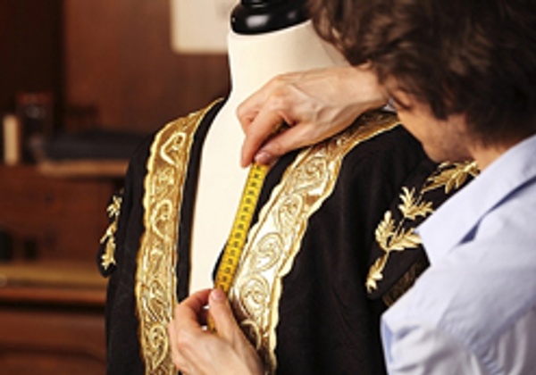 Detailarbeit – Goldverzierung